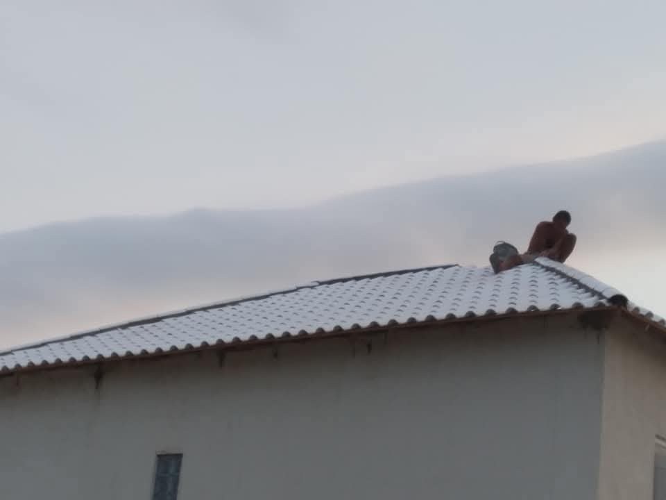 Estrutura de telhado em madeira